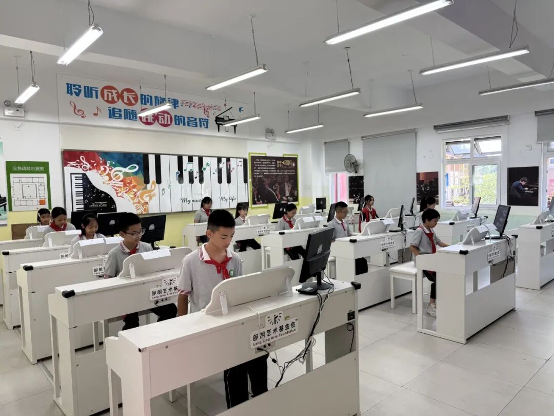 向上的力量-音乐教室助力遵道学校奏响艺术新章